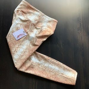 Jessica Simpson Active Brown Snake Small leggings